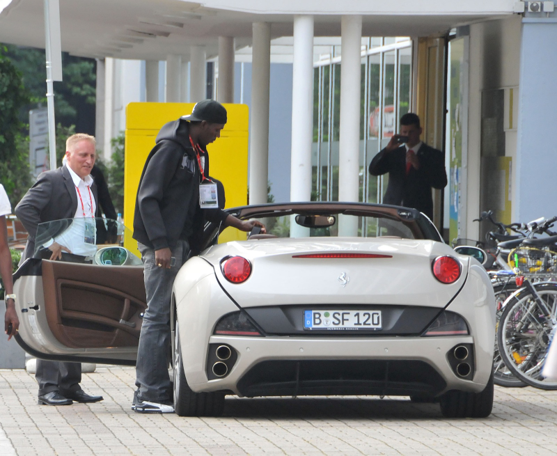 Illustration for article titled Usain Bolt Not Fast Enough, Needs Ferrari
